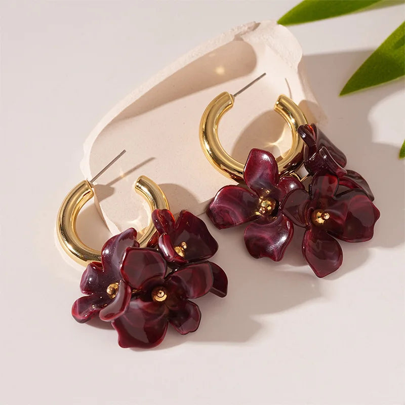 Pendientes tipo aro con pétalos de flor
