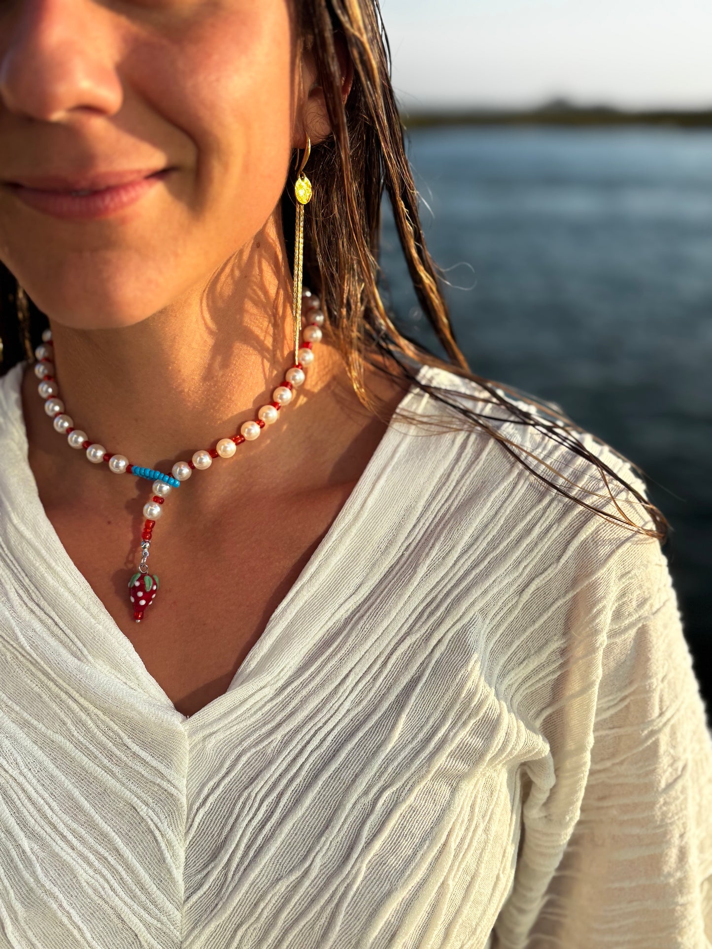 Collar con Perlas y Fresita — Edición Candy