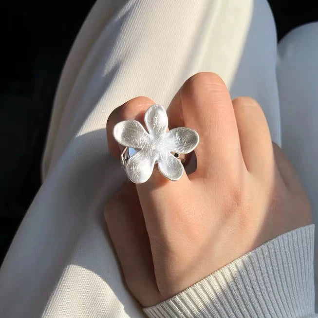Anillo flor abierto en plata