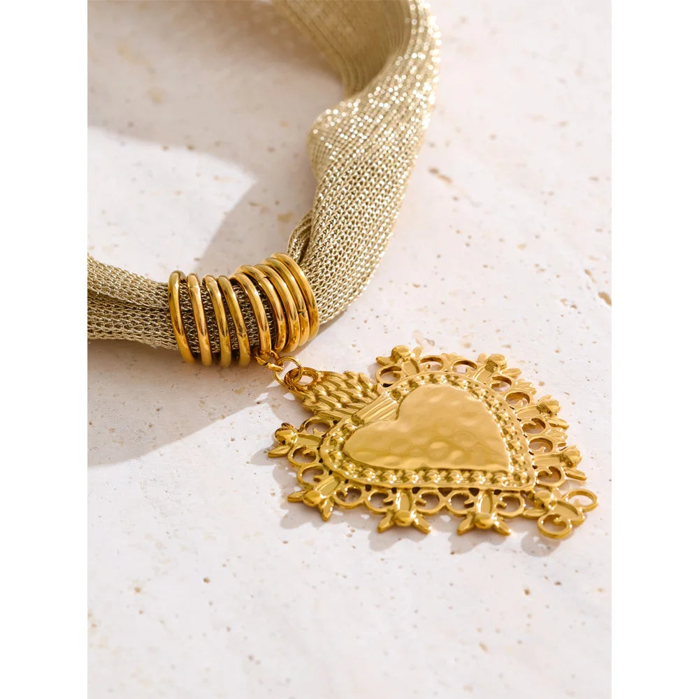 Collar Heartline Wrap