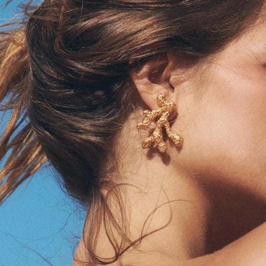 Aretes Coralina – Metal Orgánico con Personalidad