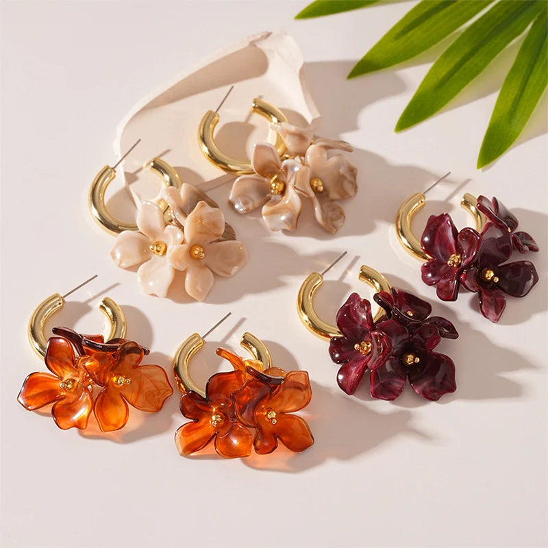 Pendientes tipo aro con pétalos de flor