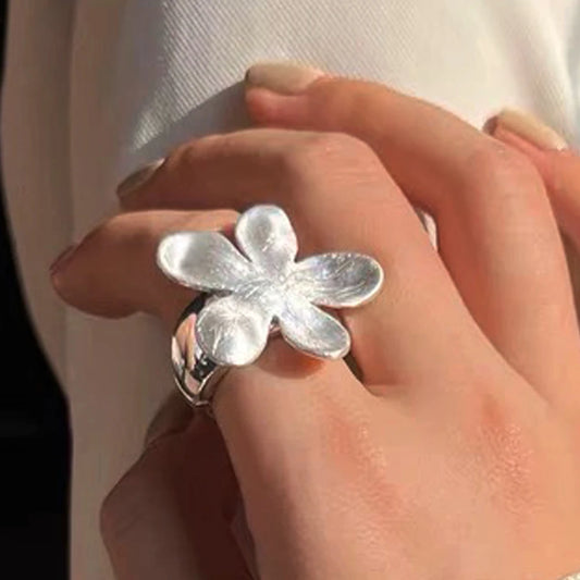 Anillo flor abierto en plata