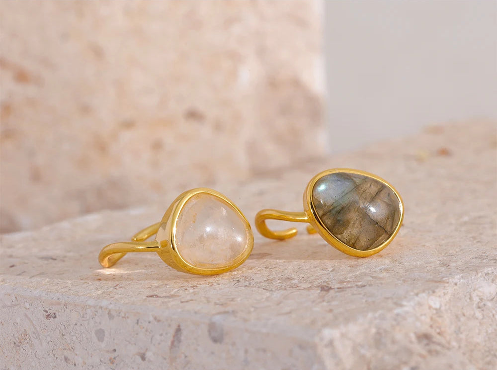 Anillo Abierto de Plata de Ley con Piedra Luna