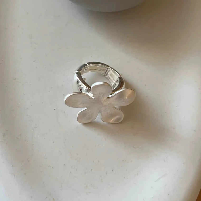 Anillo flor abierto en plata