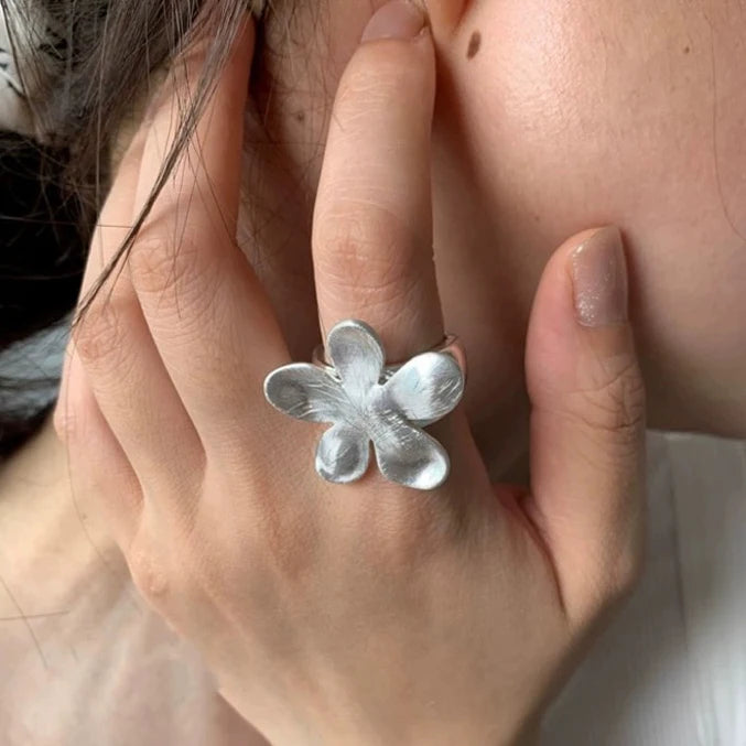 Anillo flor abierto en plata